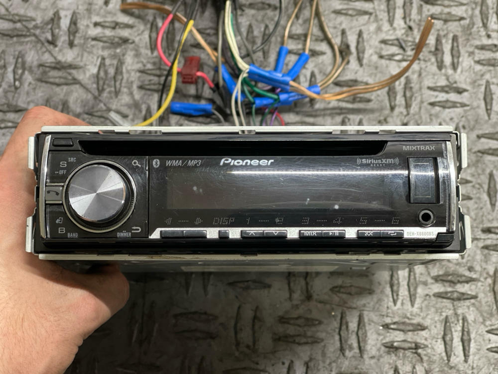 Pioneer DEH-X6600BS Single Din Radio 304