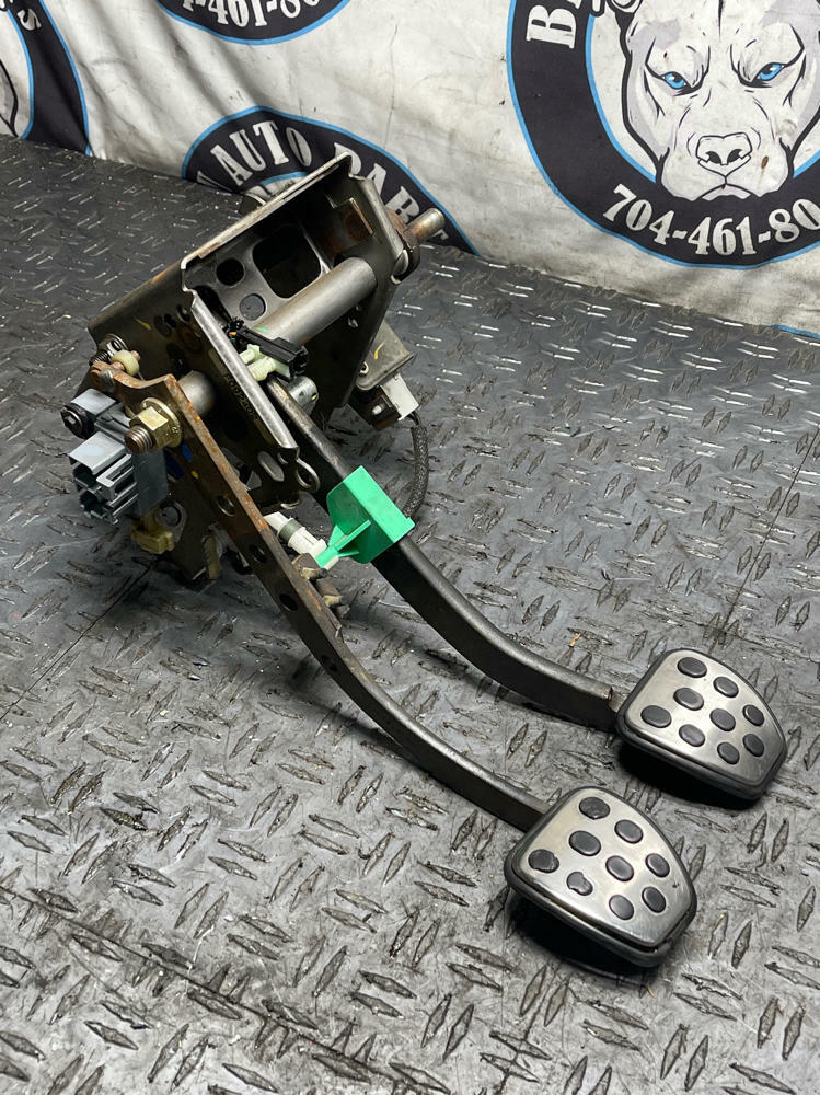 2003-04 Ford Mustang SVT Cobra Pedal Assembly 36K Miles 305