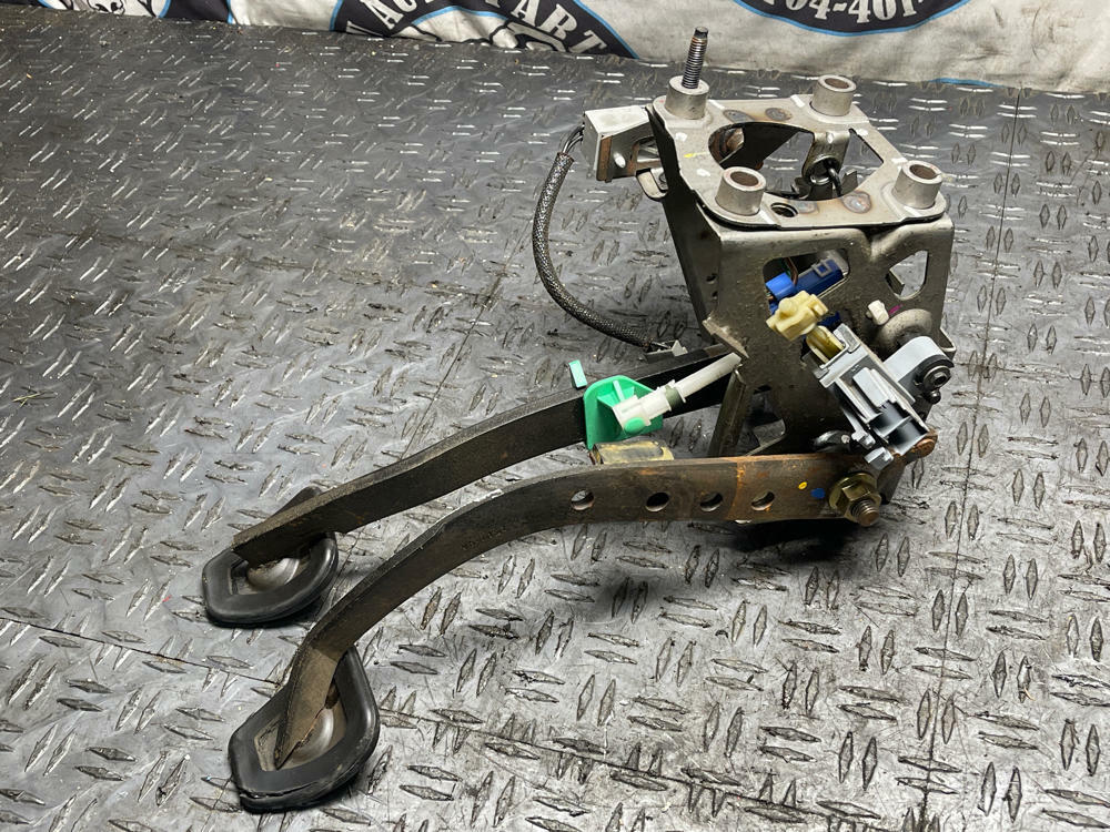 2003-04 Ford Mustang SVT Cobra Pedal Assembly 36K Miles 305