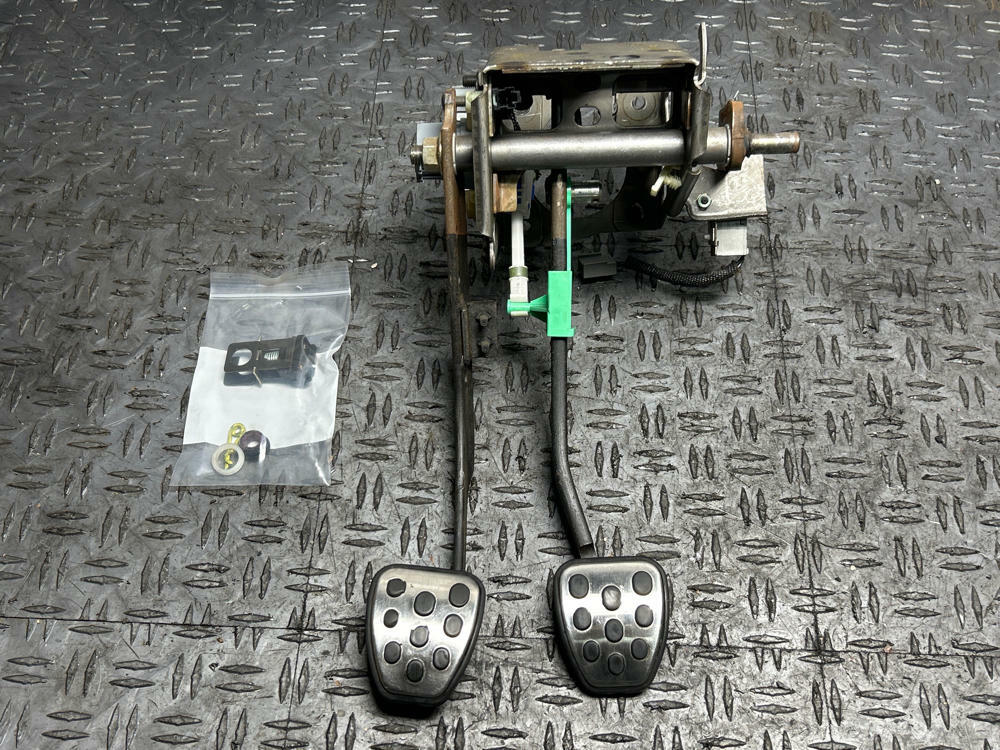 2003-04 Ford Mustang SVT Cobra Pedal Assembly 13K Miles 308