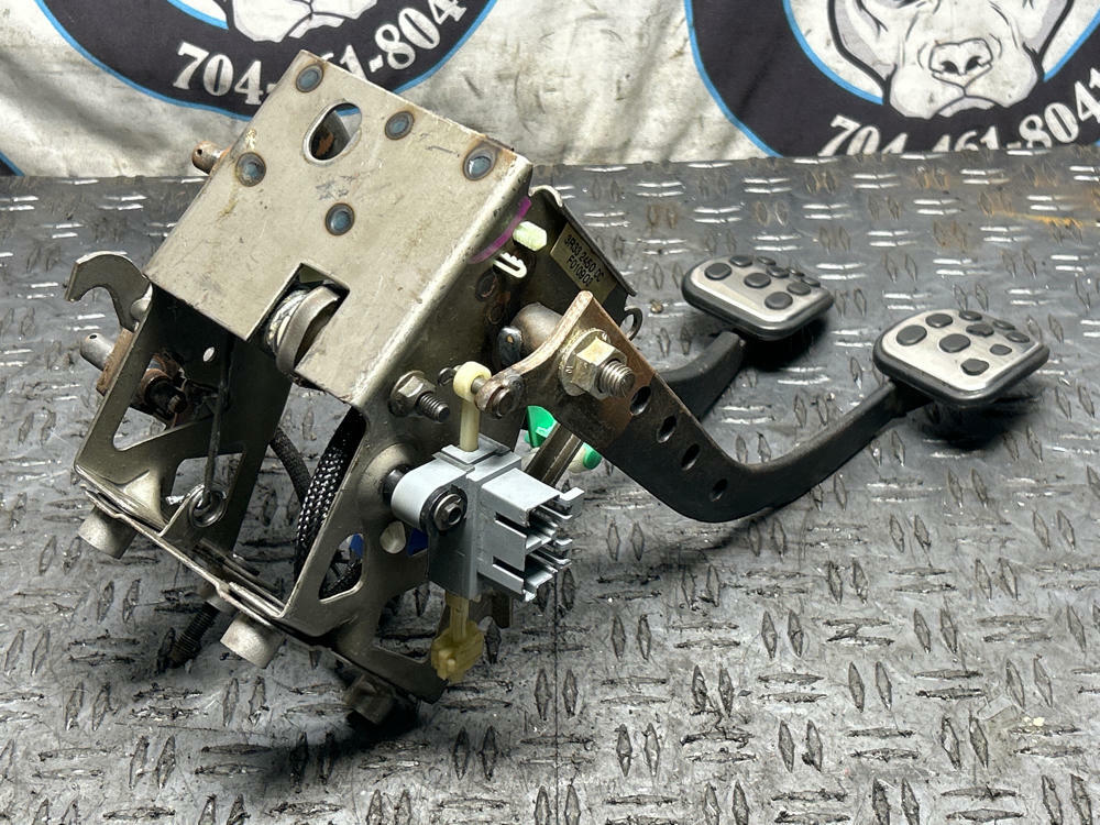 2003-04 Ford Mustang SVT Cobra Pedal Assembly 13K Miles 308