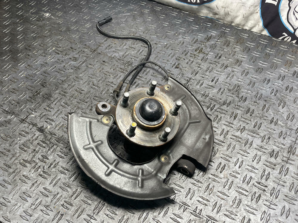 2003-04 Ford Mustang SVT Cobra Passenger RH Spindle 308
