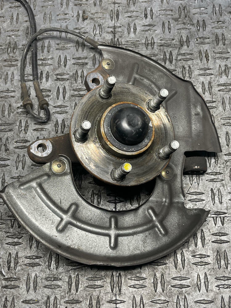 2003-04 Ford Mustang SVT Cobra Passenger RH Spindle 308