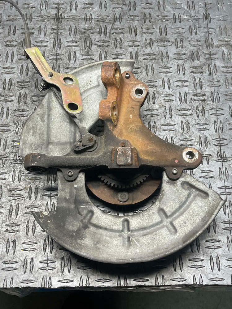 2003-04 Ford Mustang SVT Cobra Passenger RH Spindle 308