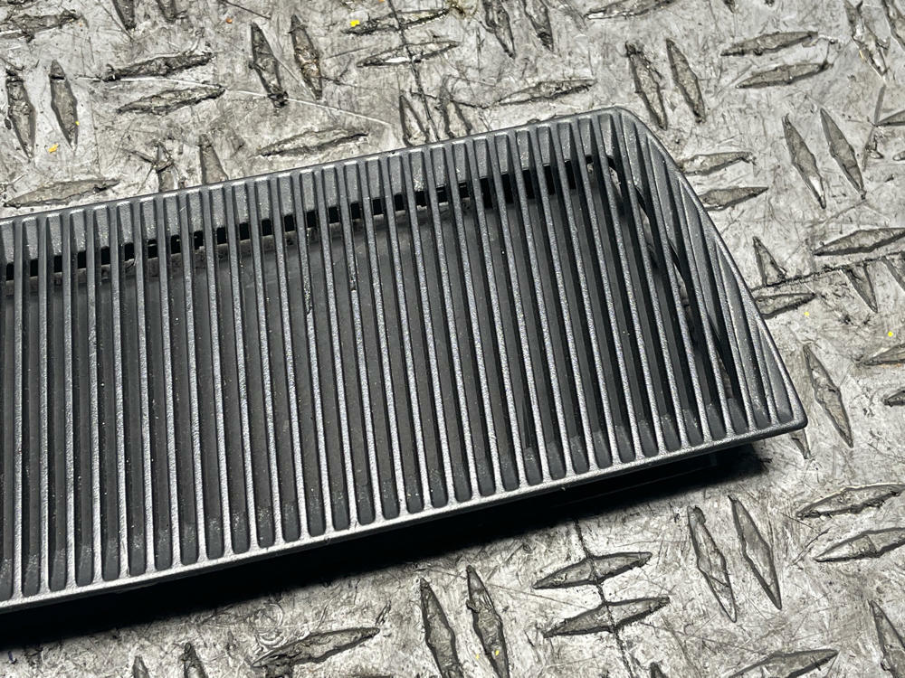 2003-04 Ford Mustang SVT Cobra Driver LH Hood Vent Single 308