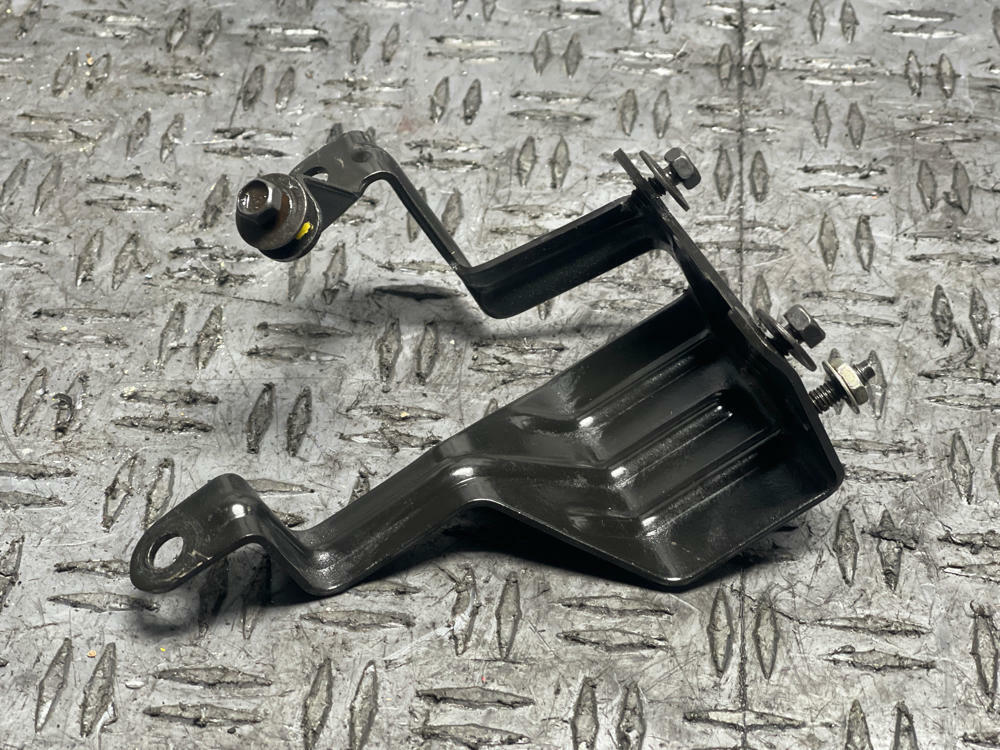 2003-04 Ford Mustang SVT Cobra Power Steering Resevoir Bracket 308