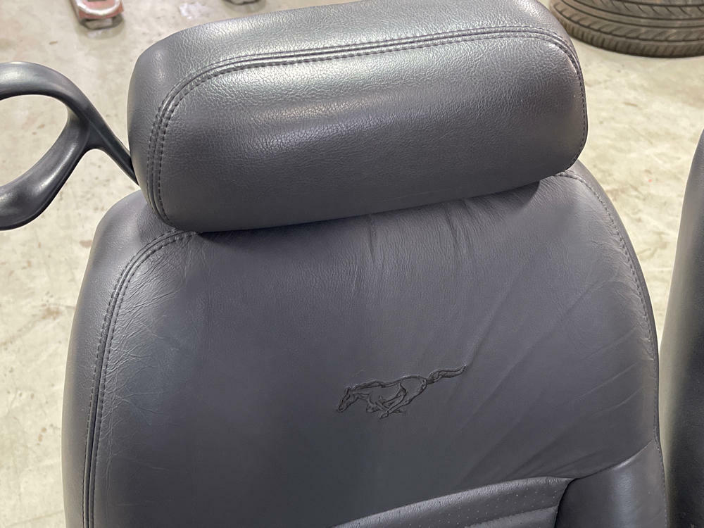 1999-04 Ford Mustang GT Convertible Seats MINT 38K Miles 302