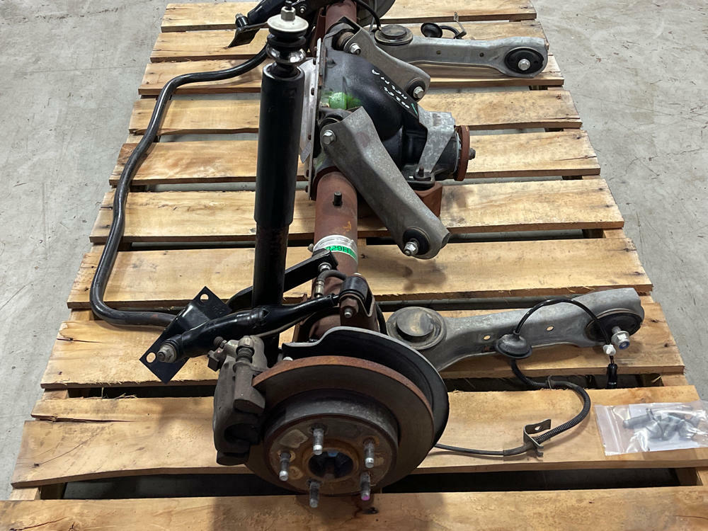 1999-04 Ford Mustang GT 8.8 Rear Assembly 3.27 Gear 38K Miles 302