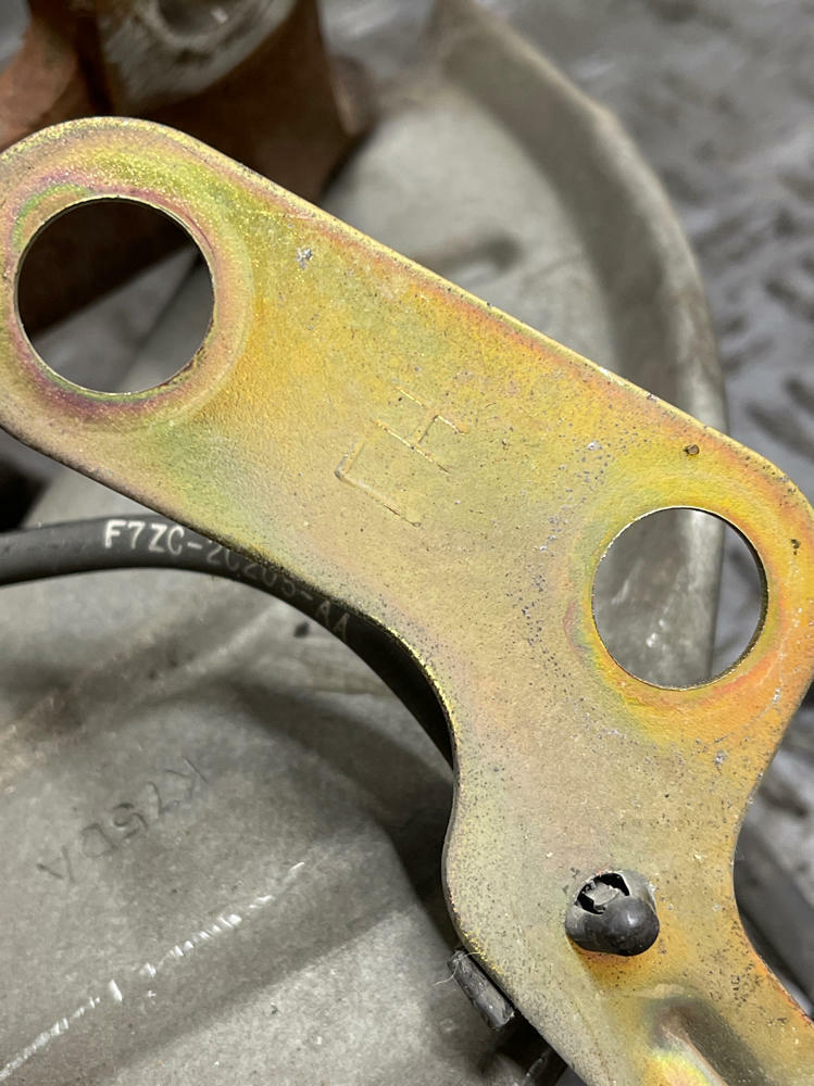 1999-04 Ford Mustang GT Passenger RH Spindle 38k Miles 302