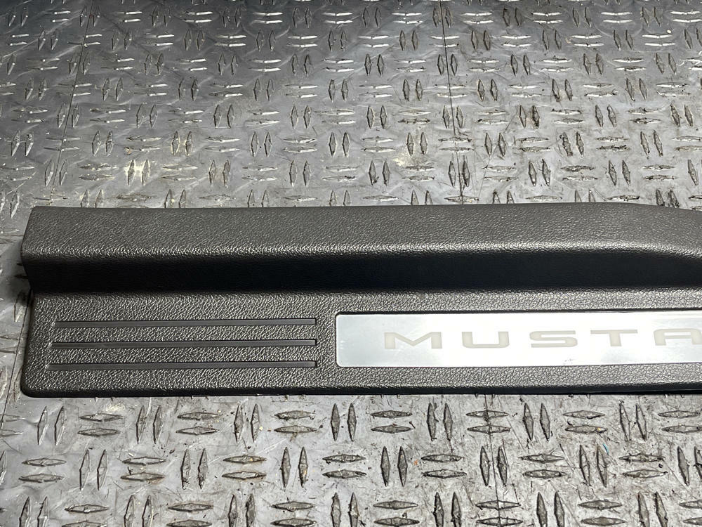 2011-14 Ford Mustang Passener RH Illuminated Door Sill  294
