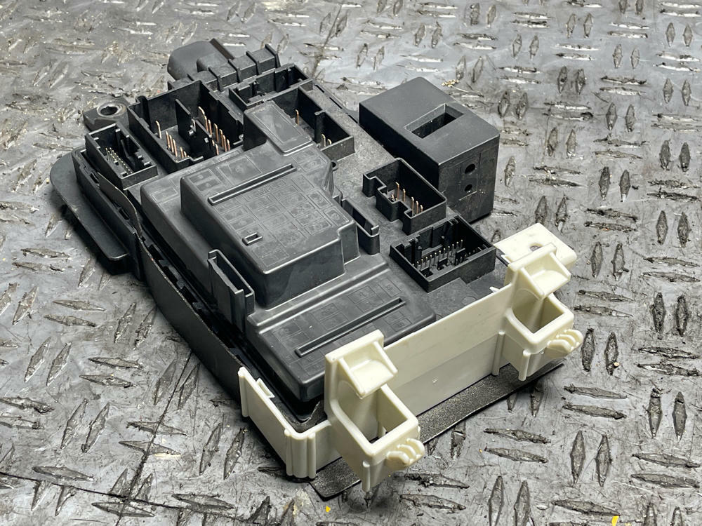 2011-14 Ford Mustang Body Control Module- for Auto Trans w/ Premium Options 294