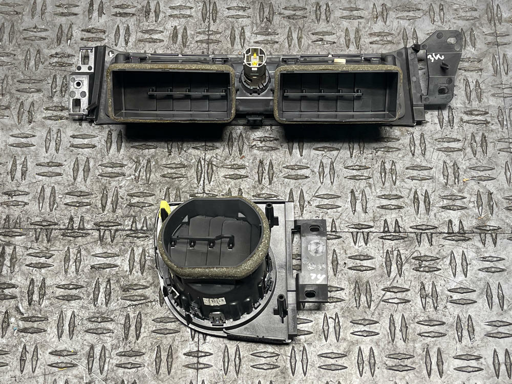 2011-14 Ford Mustang HVAC Dash Vent & Trim Lot 294