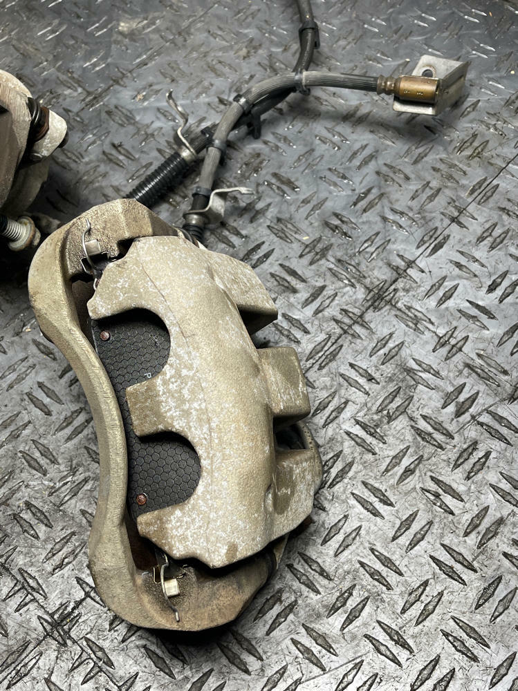 2011-14 Ford Mustang GT Front Brake Calipers LH RH 294