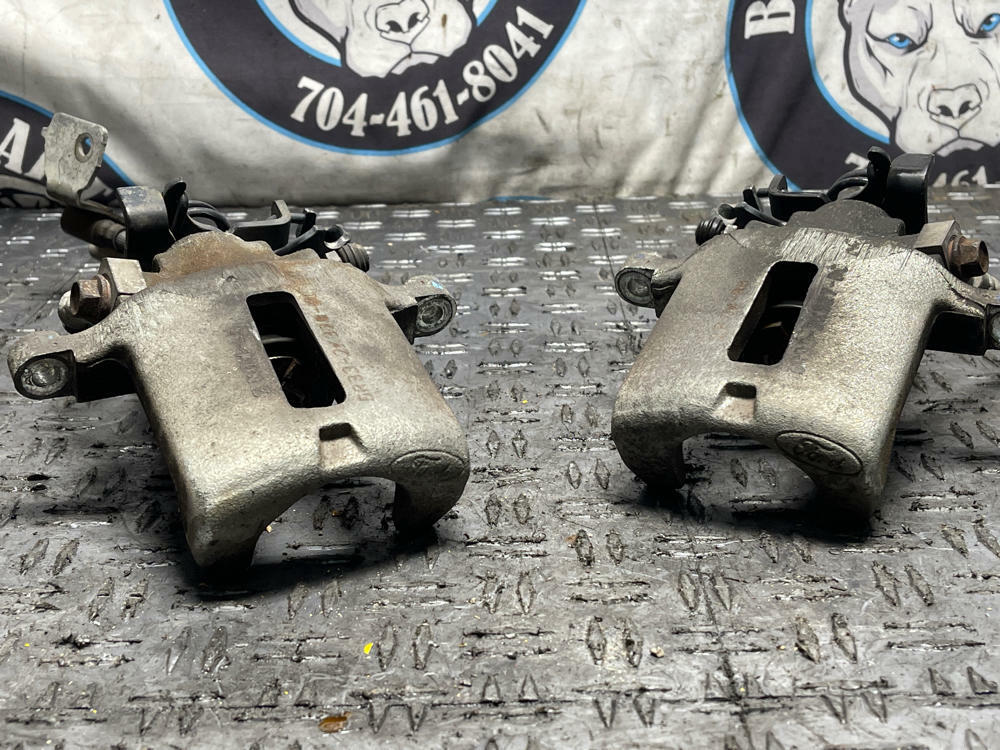 2011-14 Ford Mustang GT Rear Brake Calipers LH RH 294