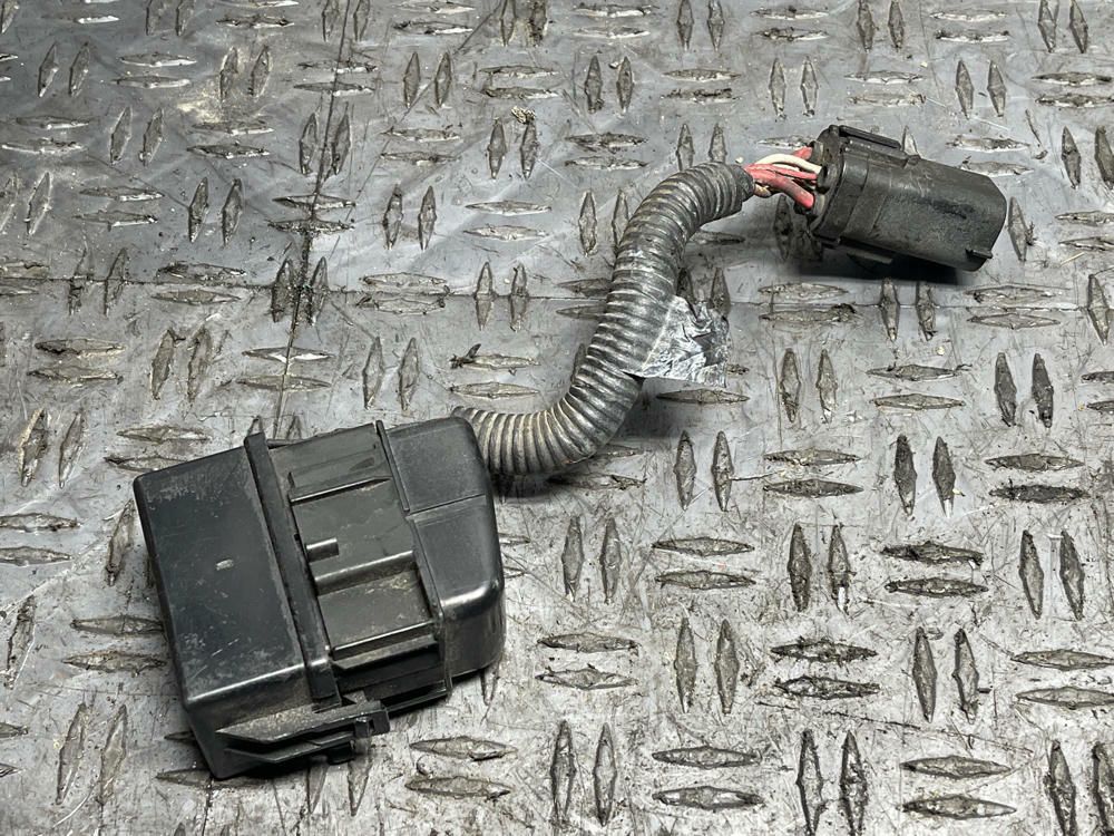 1999-04 Ford Mustang GT Fan Relay Module 304