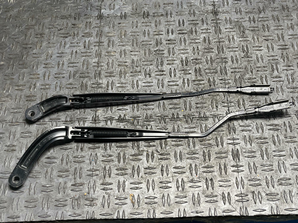 2018-23 Ford Mustang Wiper Arms Pair LH RH 56k Miles 310