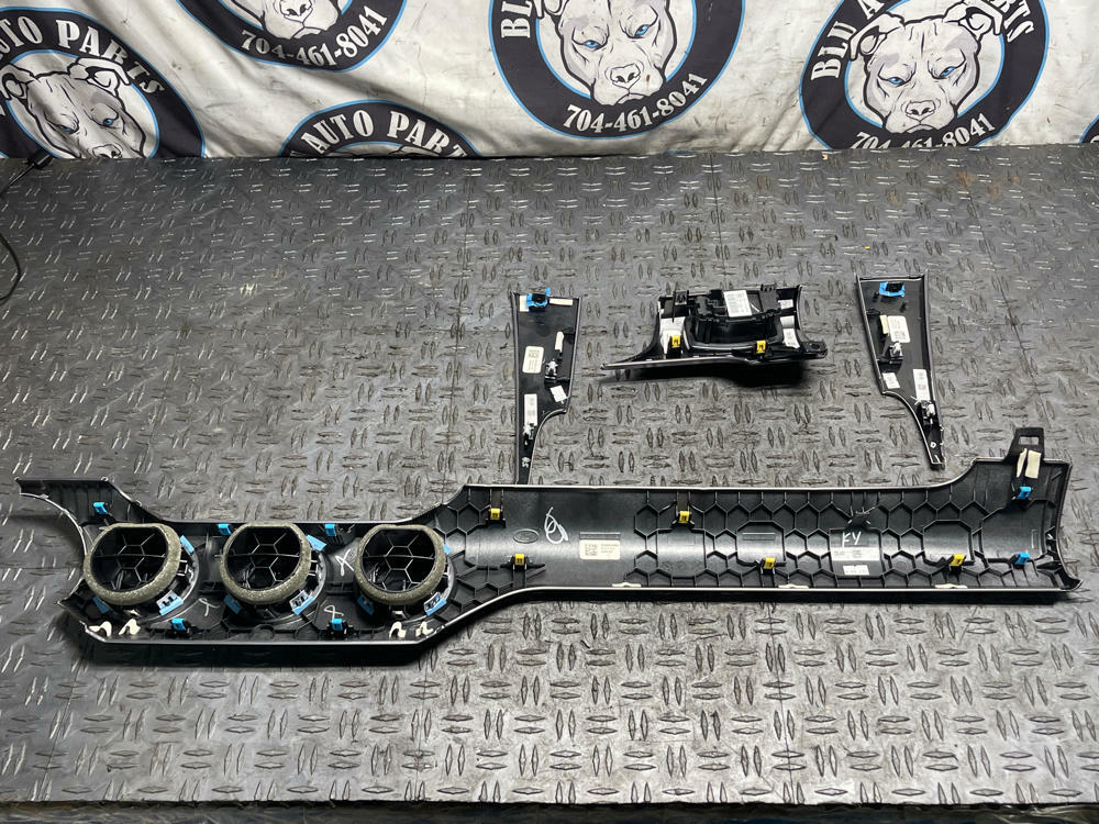 2018-23 Ford Mustang Dash Trim & Vent Set 56k Miles 310