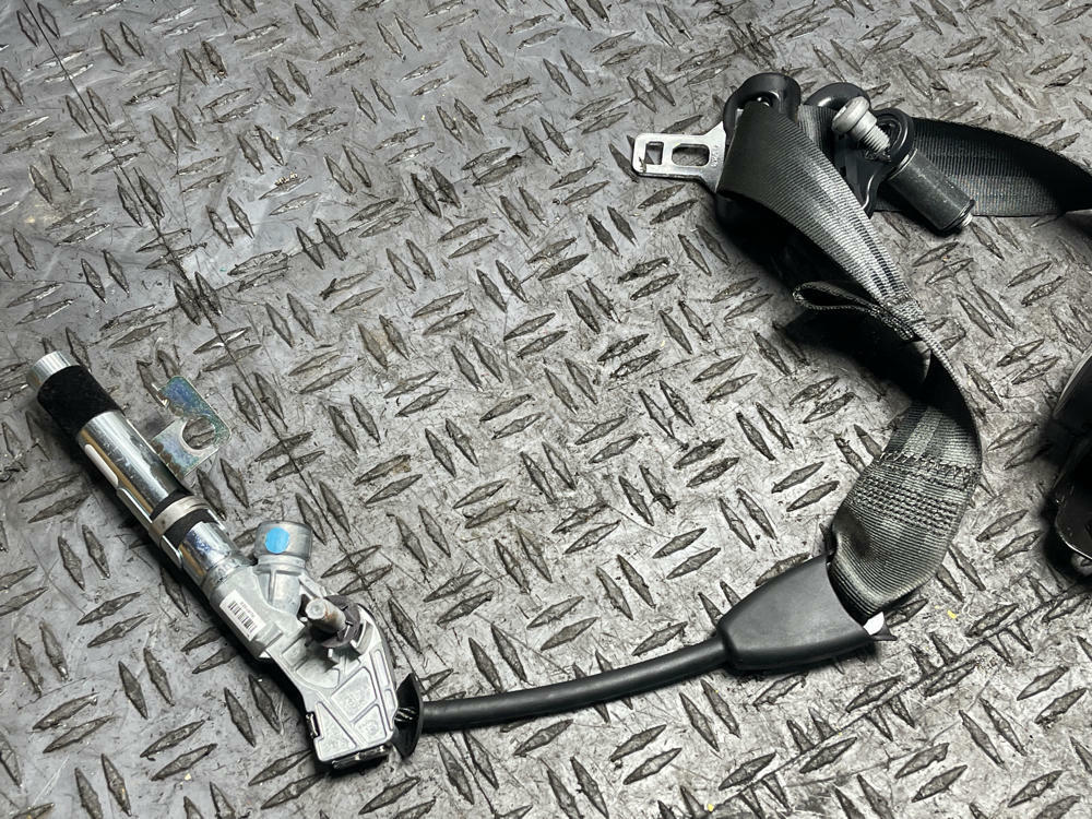 2018-23 Ford Mustang Passenger RH Front Seat Belt (COUPE) 56k Miles 310