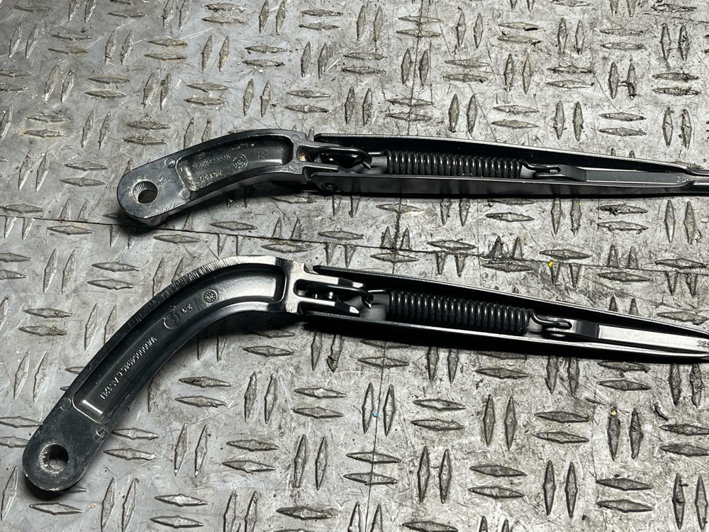 2018-23 Ford Mustang Wiper Arms Pair LH RH 56k Miles 310