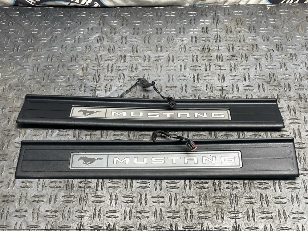 2018-23 Ford Mustang Illuminated Premium Door Sills LH RH 56k Miles 310