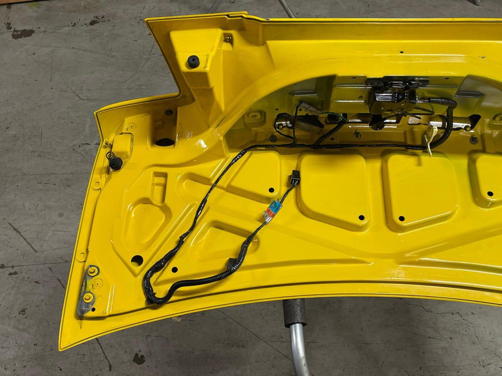 2003-04 Ford Mustang SVT Cobra Screaming Yellow Decklid 314
