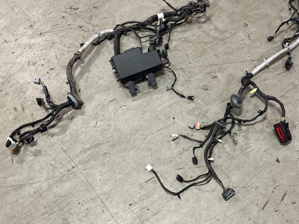 2015-17 Ford Mustang GT Engine Bay Distribution Harness (NEEDS REPAIR) 317
