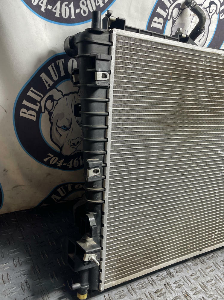 2011-14 Ford Mustang GT Radiator & Fan OEM 32k Miles 311