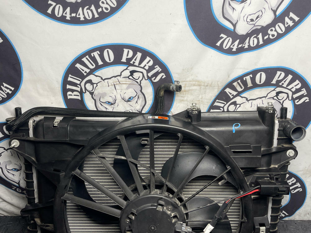 2011-14 Ford Mustang GT Radiator & Fan OEM 32k Miles 311