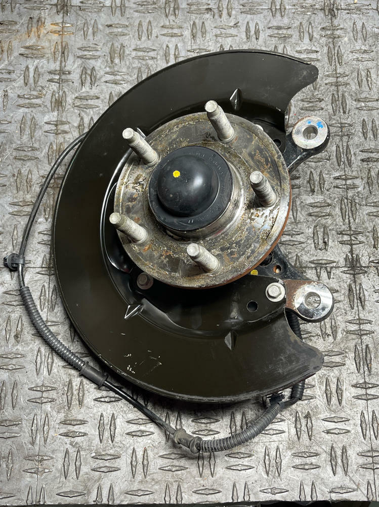 2011-14 Ford Mustang GT Front LH Driver Spindle 32k Miles 311