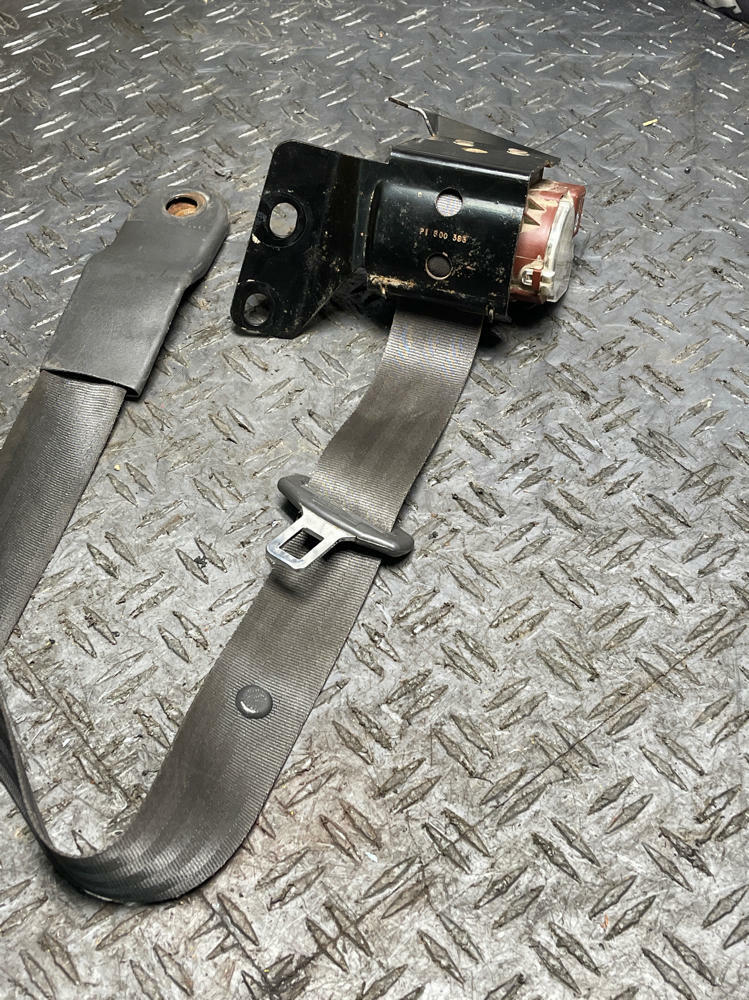 2003-04 Ford Mustang SVT Cobra Pass. Front RH Seat Belt- CONVERTIBLE 314