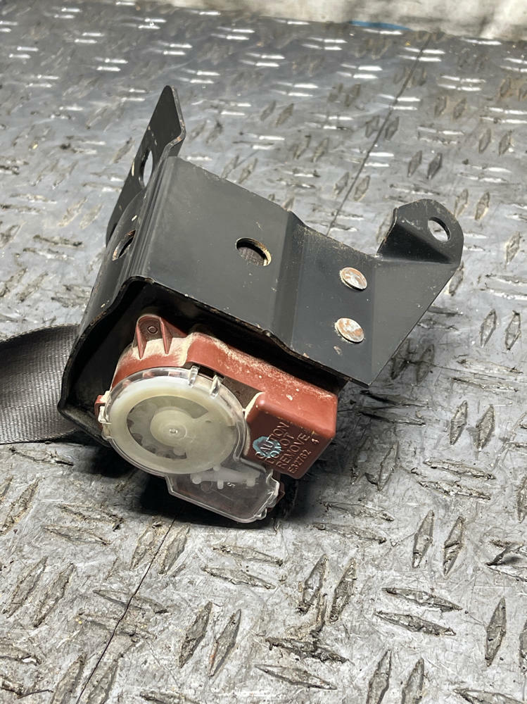 2003-04 Ford Mustang SVT Cobra Pass. Front RH Seat Belt- CONVERTIBLE 314