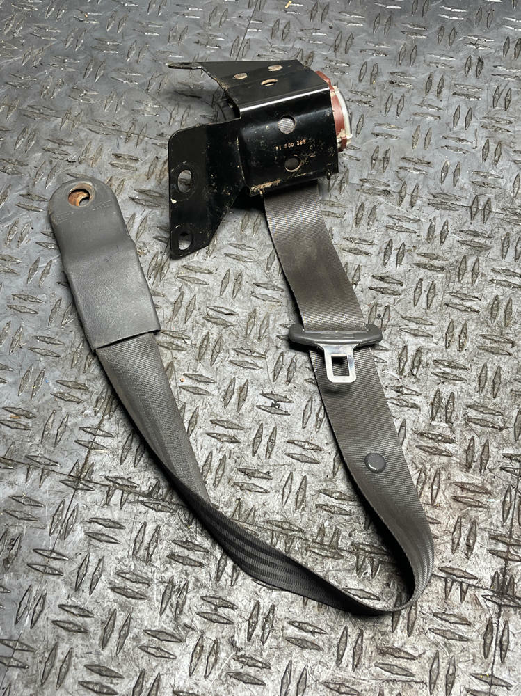 2003-04 Ford Mustang SVT Cobra Pass. Front RH Seat Belt- CONVERTIBLE 314