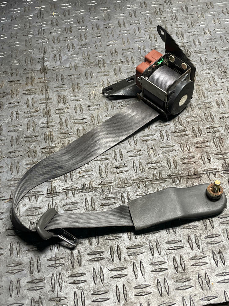 2003-04 Ford Mustang SVT Cobra Driver Front LH Seat Belt- CONVERTIBLE 314
