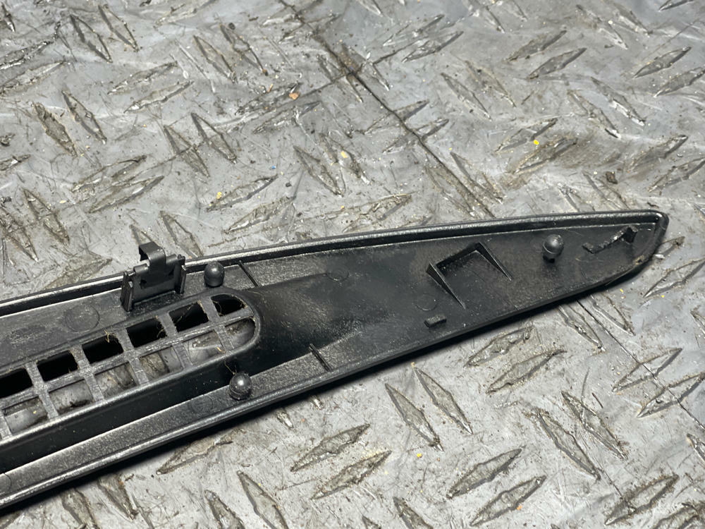 2003-04 Ford Mustang SVT Cobra Defroster Dash Vent 314