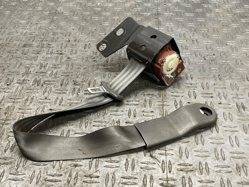 2003-04 Ford Mustang SVT Cobra Convertible Front Passenger RH Seatbelt 318