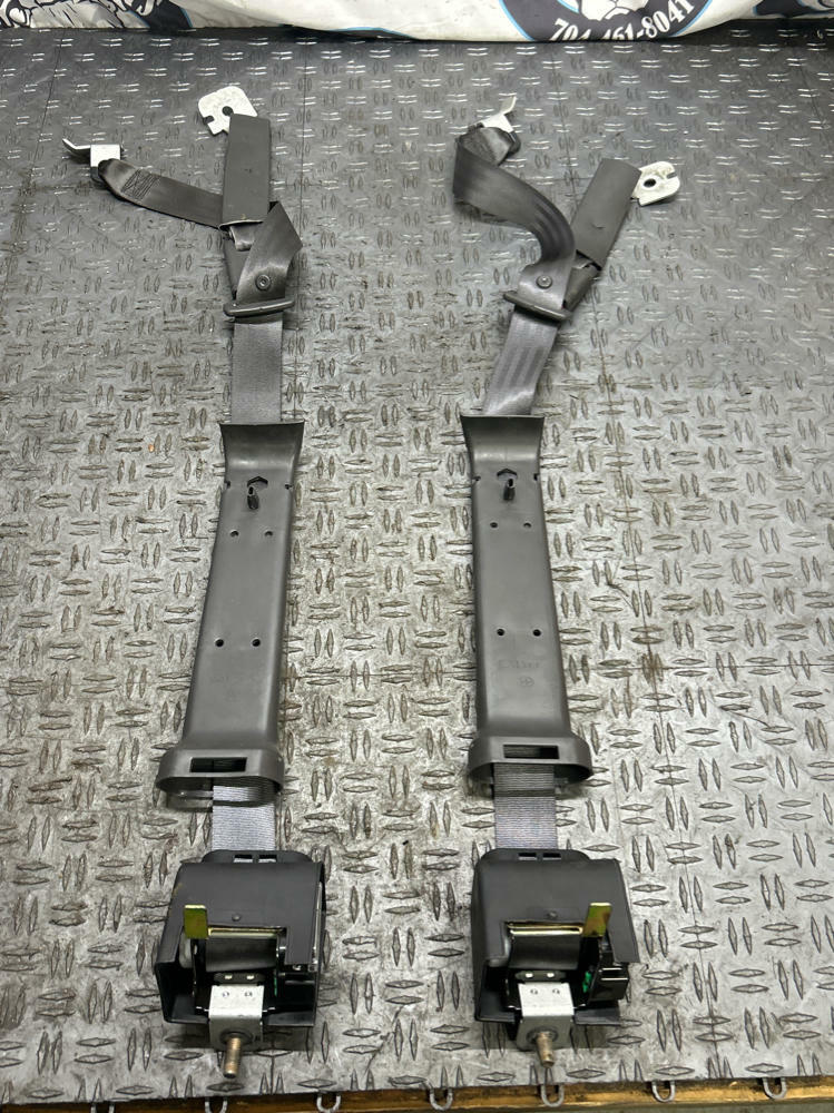 2003-04 Ford Mustang SVT Cobra Rear Seat Belt Pair 318