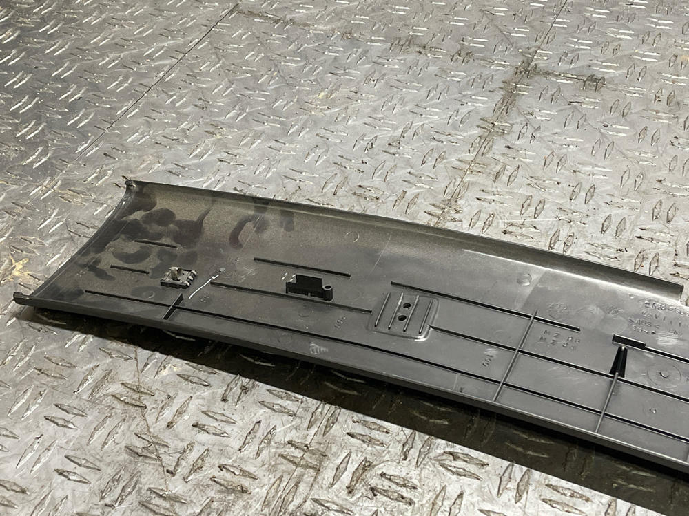 2003-04 Ford Mustang SVT Cobra Upper Convertible Trim 318