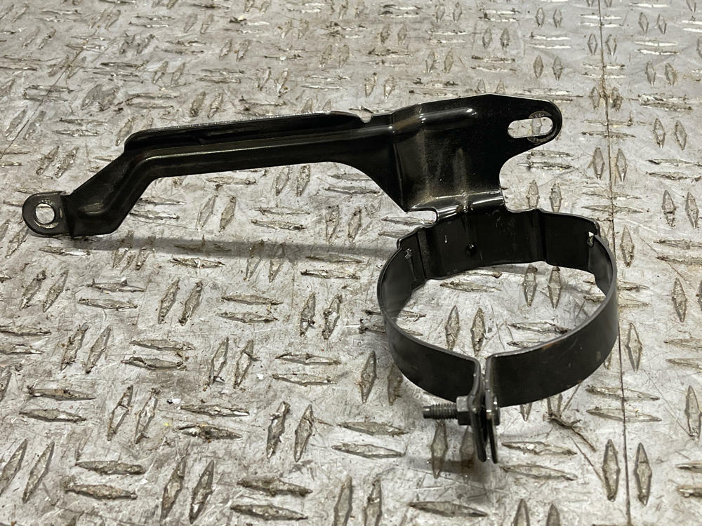 2003-04 Ford Mustang SVT Cobra AC Drier Mounting Bracket Firewall 318