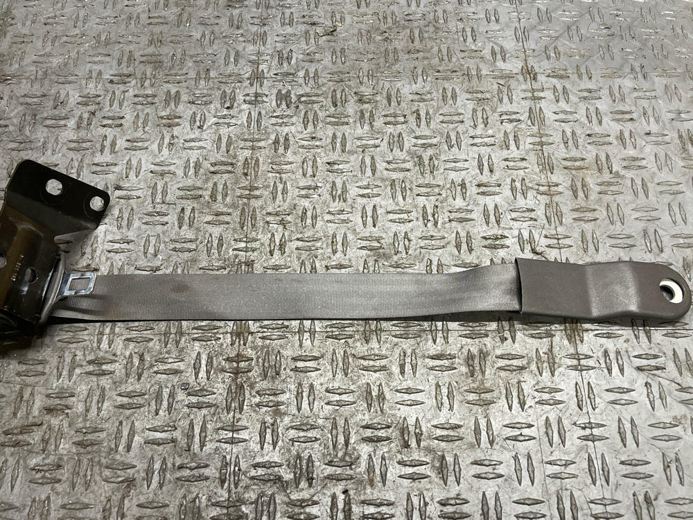 2003-04 Ford Mustang SVT Cobra Convertible Front Driver LH Seatbelt 318