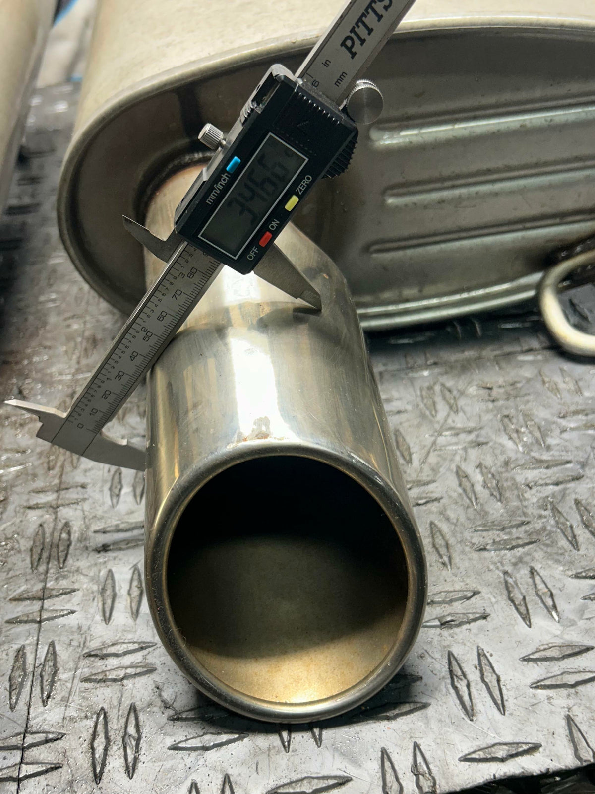 2013-14 Ford Mustang GT OEM Mufflers RH LH 32k Miles