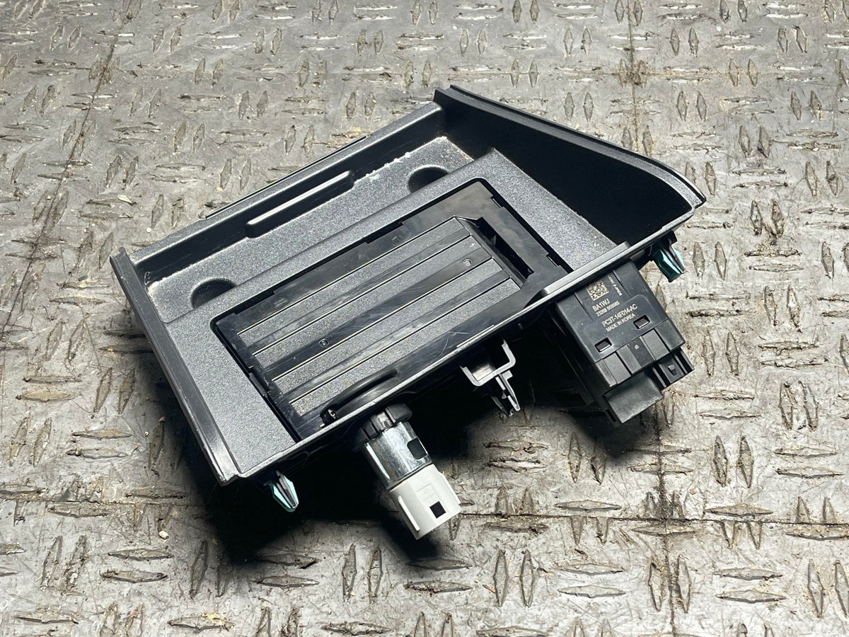 2024+ Ford Mustang Wireless Charging Module Requires Programming SU5T-19J235-AA