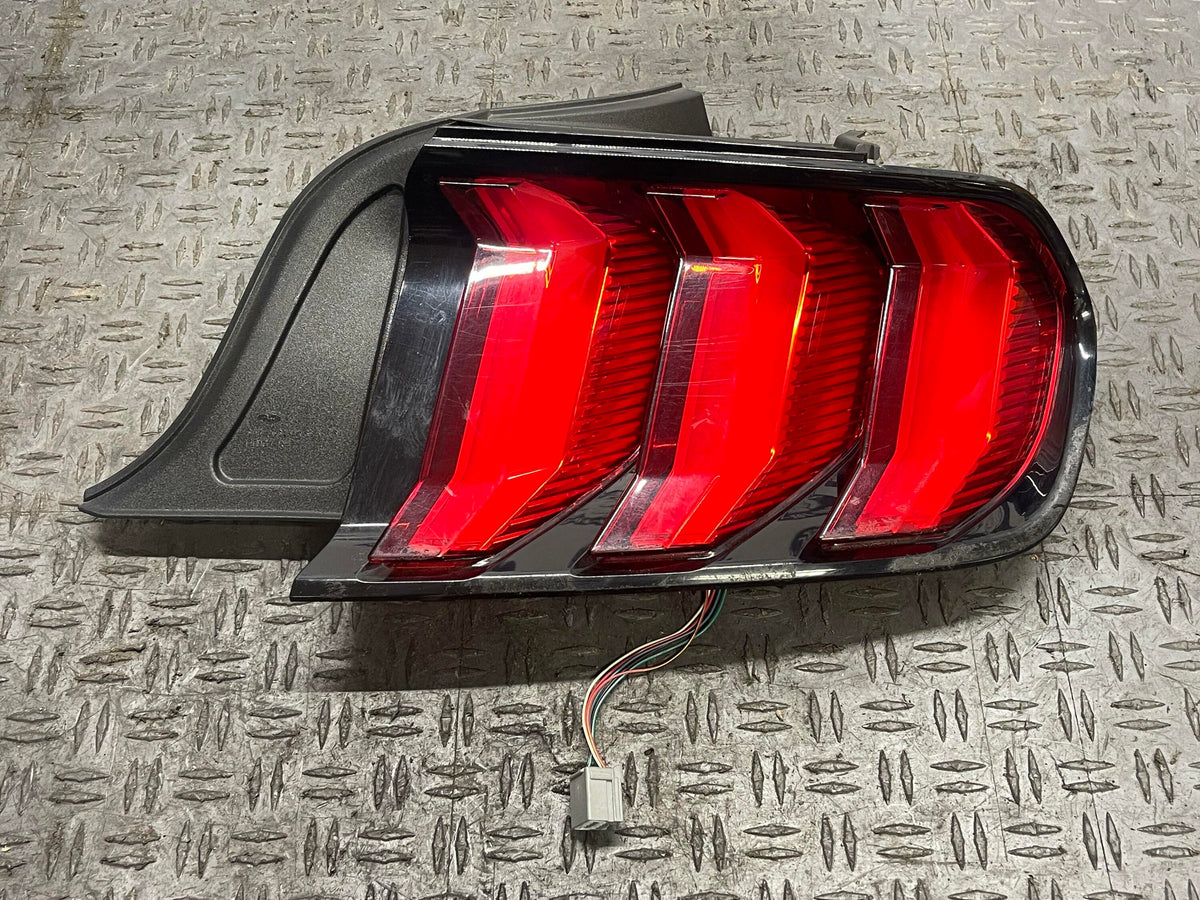 2015-17 Ford Mustang Passenger RH Taillight OEM 317