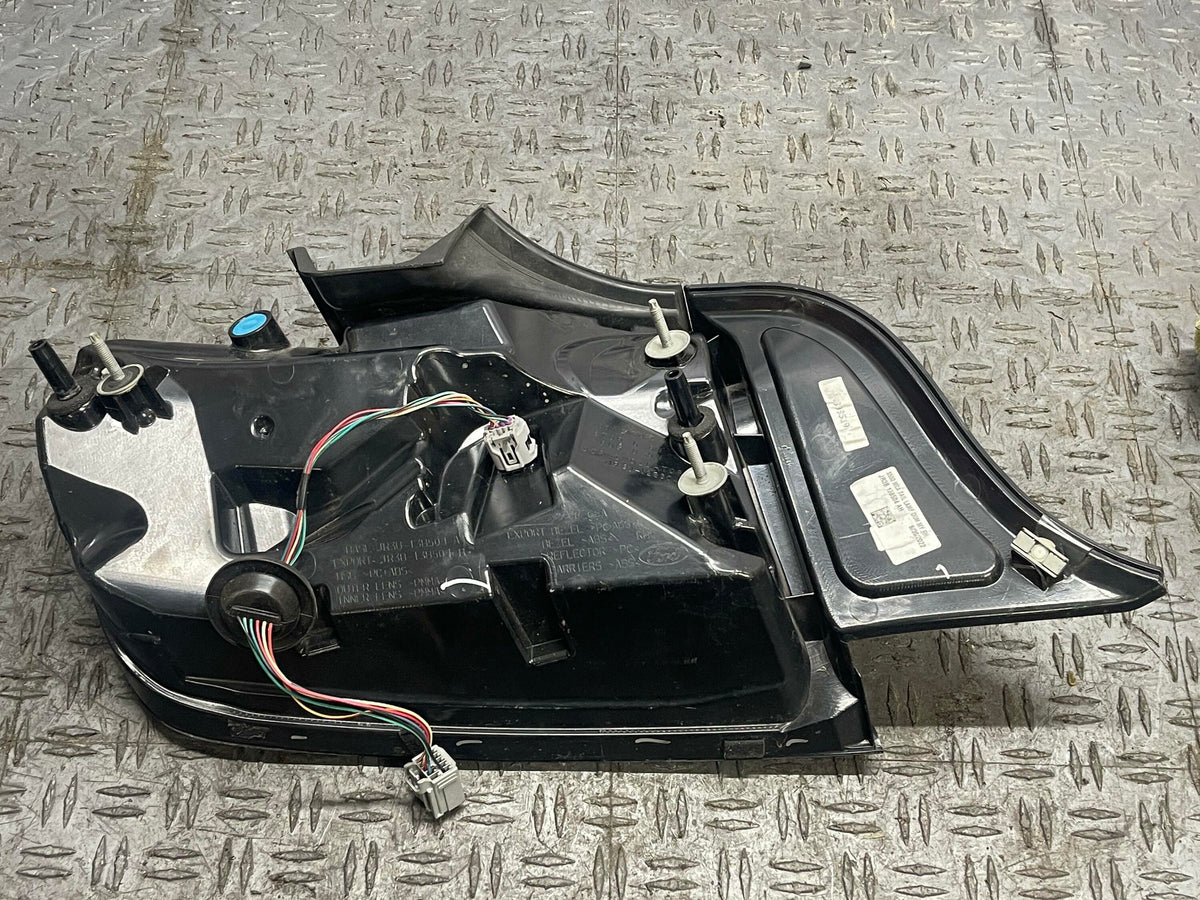 2015-17 Ford Mustang Passenger RH Taillight OEM 317