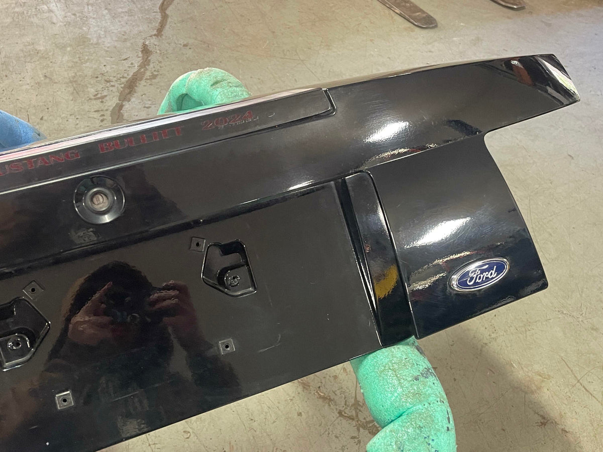 2001 Ford Mustang GT Bullit Spoilerless Decklid UA B;ack 306