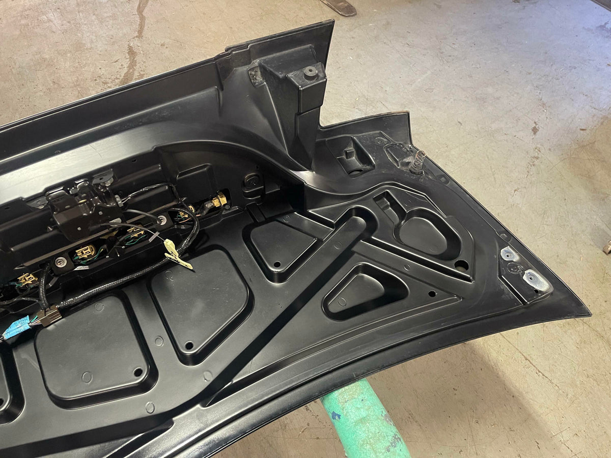 2001 Ford Mustang GT Bullit Spoilerless Decklid UA B;ack 306
