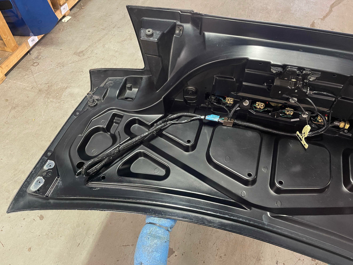 2001 Ford Mustang GT Bullit Spoilerless Decklid UA B;ack 306