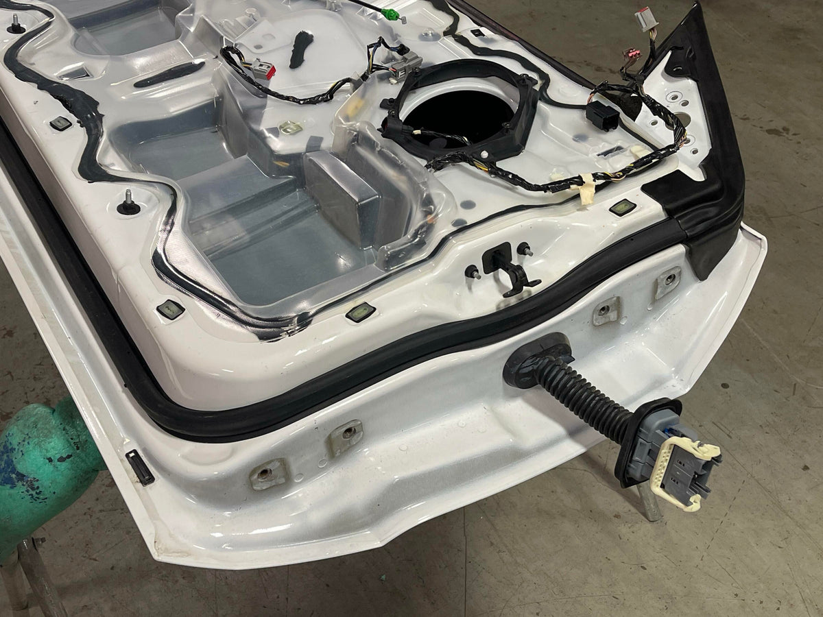 2011-14 Ford Mustang Driver LH Door Assembly Paint Code HP 311