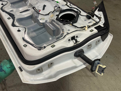 2011-14 Ford Mustang Driver LH Door Assembly Paint Code HP 311