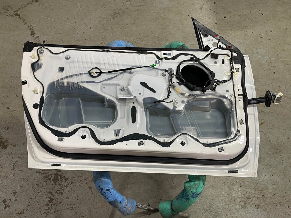 2011-14 Ford Mustang Driver LH Door Assembly Paint Code HP 311