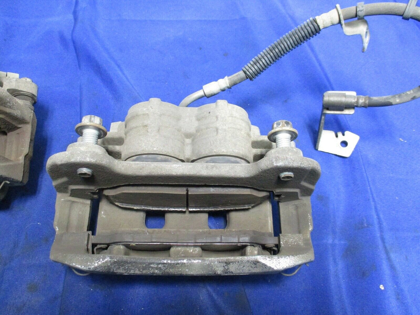 2011-14 Ford Mustang GT Base Front Brake Calipers Left Right LH RH 078